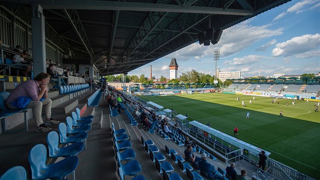 Pohled na tribuny eskobudjovickho stadionu bhem ligovho utkn proti Liberci.