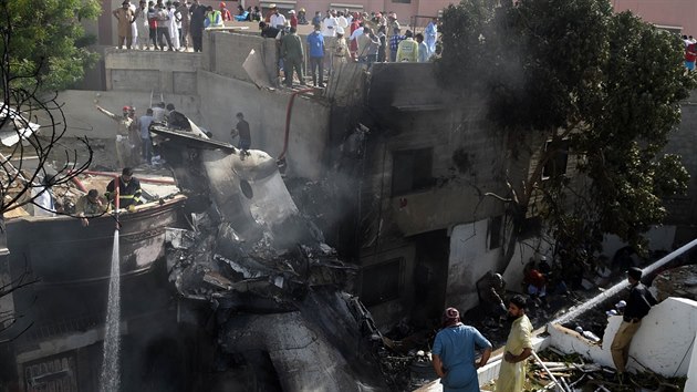 V Pákistánu se zřítilo letadlo s více než sto lidmi na palubě. (22. května 2020)