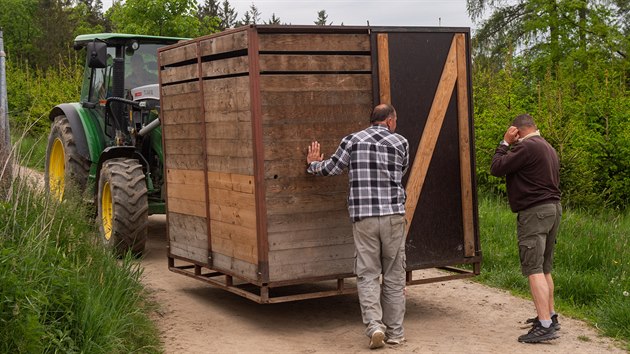 V tborsk zoologick zahrad naloili zhruba 300kilovho samce zubra evropskho, kterho pot pevezli do prodn rezervace nedaleko Rokycan.