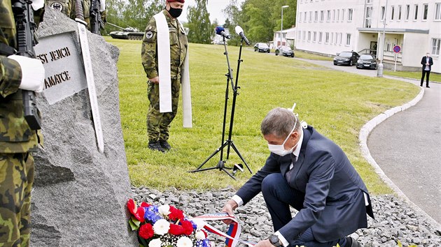 Premir Andrej Babi poloil vnec k pietnmu mstu pipomnajcmu vojky, kte padli pi slub v Afghnistnu.