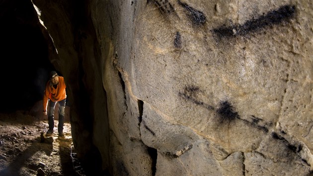 Kresba z Kateřinské jeskyně v Moravském krasu vytvořená před 6 200 lety byla považována za nejstarší v Česku. „Trumflo“ ji však dílo ze stejné jeskyně zhruba o tisíc let starší.