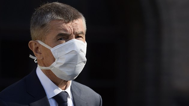 P�edseda vl�dy Andrej Babi� vystoupil na tiskov� konferenci v Praze na Gynekologicko-porodnick� klinice V�eobecn� fakultn� nemocnice a 1. l�ka�sk� fakulty Univerzity Karlovy.