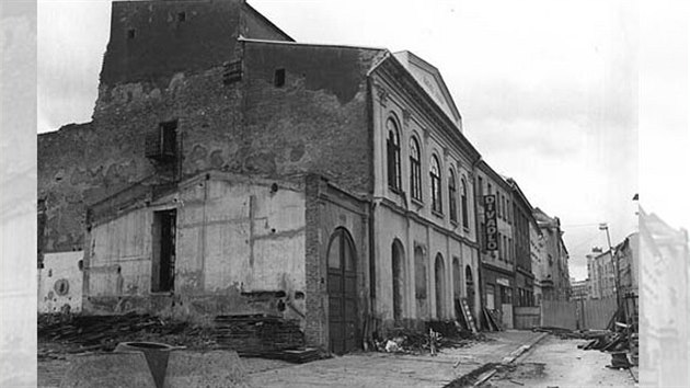 Jihlavské Horácké divadlo v době demolice