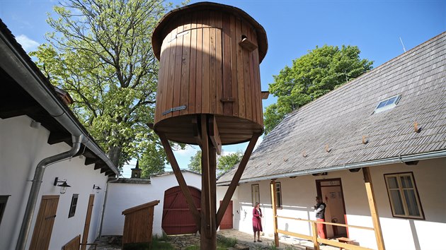 Ve vesničce Krátká poblíž Nového Města na Moravě vzniká nové turistické centrum Žďárských vrchů. Otevřít by se i s expozicemi mělo koncem června.