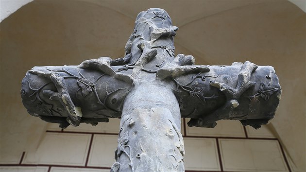 Podle ředitele teplického muzea Radka Spály je Rohanův kříž součástí muzejní sbírky už od roku 1982, kdy sem byl přivezen právě z Košťan.