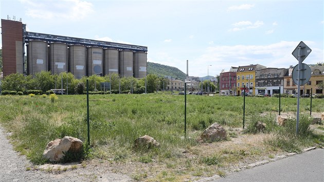 Se stavbou obchodnho centra nesouhlas lid z pilehlch dom. (25. kvtna 2020)