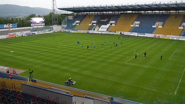 Teplick stadion a kulisa prvnho ligovho zpasu po nouzovm stavu a karantn.