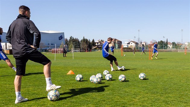 Momentka z trninku fotbalist Olomouce ped ligovm restartem.