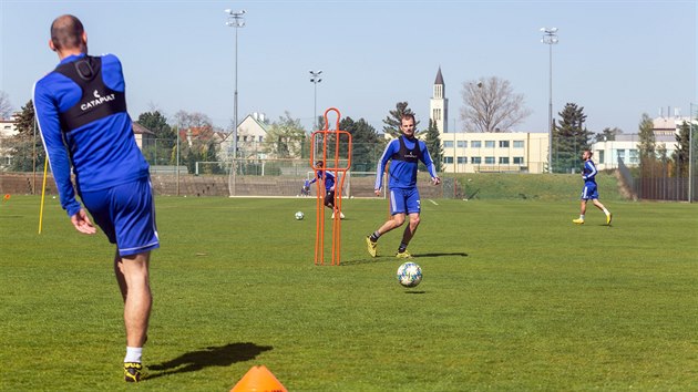 Momentka z trninku fotbalist Olomouce ped ligovm restartem.