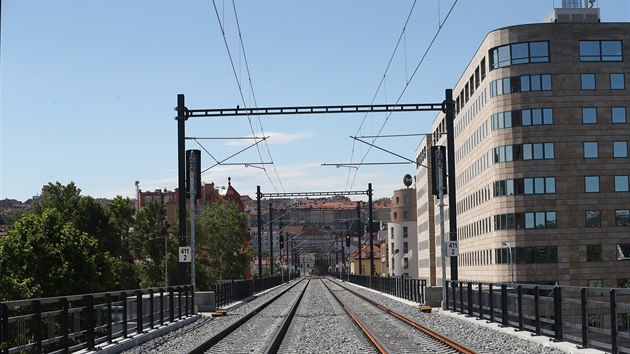 Ped zahjenm provozu navtvil opraven Nehrelliho viadukt premir Andrej Babi a ministr Karel Havlek. (29.5.2020)