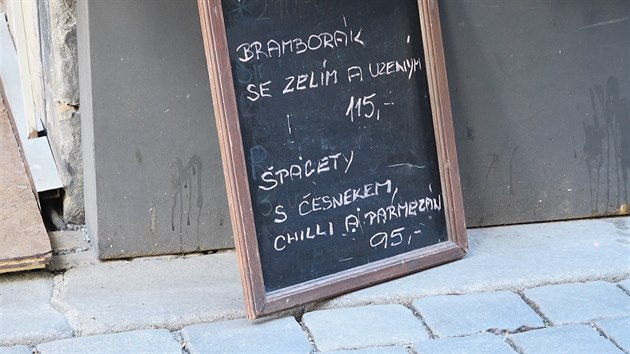 Tyto pagety pvodn restaurace nabzela za vce ne 200 korun, nyn potebuje nalkat i esk zkaznky.