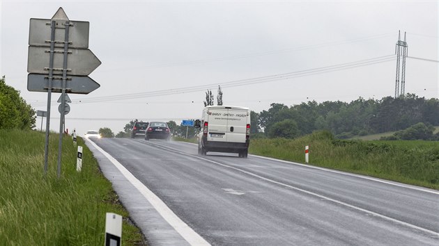 Pohled na úsek silnice I/55 u obce Kokory na pomezí Olomoucka a Přerovska, který byl na základě statistik zařazen mezi rizikové. Loni se zde v rozmezí sta metrů staly tři dopravní nehody, při nichž zemřel jeden člověk.