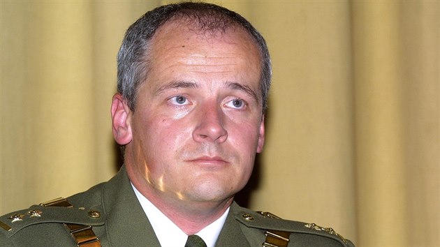 Roman Prymula v roce 2002 jakožto nový rektor Vojenské lékařské akademie v Hradci Králové (26. září 2002)