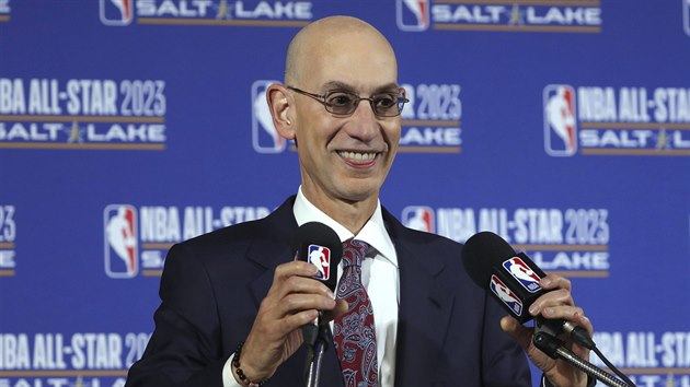 Adam Silver v dobrm rozmaru, komisione NBA nco potilo.