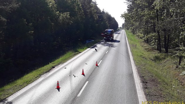 ofr, kter podle veho zavinil nehodu u Chotkova na Plzesku, utekl po srce i se spolujezdkyn do lesa. Oba mli pozitivn test na amfetamin.