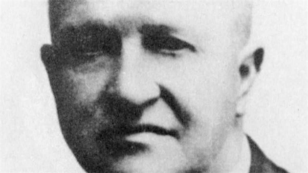 V�clav Stehl�k pomohl v prosinci 1941 dv�ma para�utist�m. Gestapo popravilo nejen jeho, ale i man�elku R��enu, syny V�clava a Franti�ka a dceru Josef�nu s chot�m.