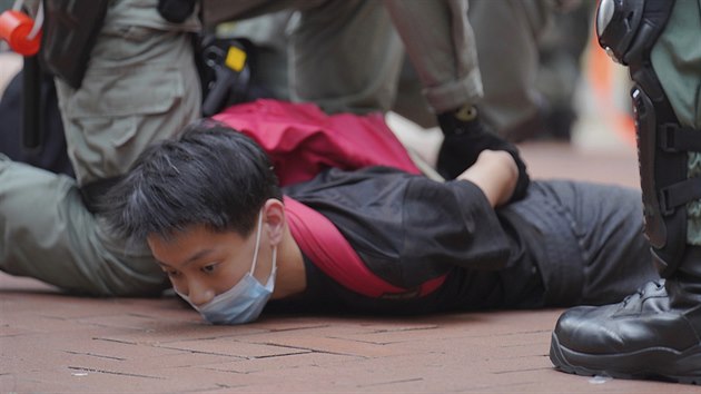 Policie v Hongkongu rozhnla demonstraci proti zkonu o nrodn bezpenosti navrhovanmu Pekingem. (24. kvtna 2020)