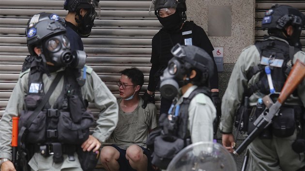 Policie v Hongkongu rozhnla demonstraci proti zkonu o nrodn bezpenosti navrhovanmu Pekingem. (24. kvtna 2020)