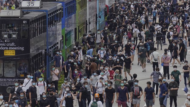 Policie v Hongkongu rozhnla demonstraci proti zkonu o nrodn bezpenosti navrhovanmu Pekingem. (24. kvtna 2020)
