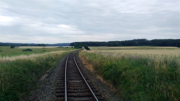 Výhled z motorové jednotky společnosti GWTR na trati 184 mezi Borem a Bělou nad Radbuzou