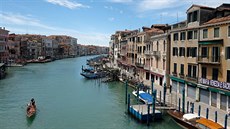 Do italských Benátek se po rozvolnní nejtvrdích opatení proti koronaviru...