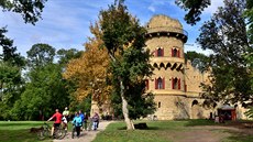 Janv hrad zvaný Janohrad je umlá zícenina v Lednicko-valtickém areálu.