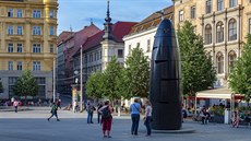 Hodiny ve tvaru nábojnice pipomínají úspnou obranu msta ped védy.