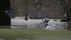 Tisíce lidí ve stát Michigan musely doasn opustit domovy poté, co se po...