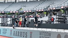 Instalace ob�í obrazovky na fotbalovém stadionu v Aarhusu, prost�ednictvím...