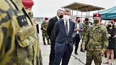 Premiér Andrej Babi a ministr obrany Lubomír Metnar navtívili v pátek...