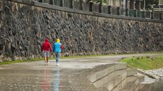 Tém�� osi�elá Náplavka v Plzni na Radbuze, kde se i kv�li epidemii koronaviru...
