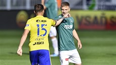 Píbramtí rodáci se zdraví, ped zaátkem zápasu Jablonec - Zlín. Antonín...