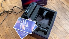 Sadu s brýlemi Oculus Quest a bezdrátovým zaízením si lze zapjit