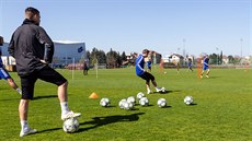 Momentka z tréninku fotbalist Olomouce ped ligovým restartem.