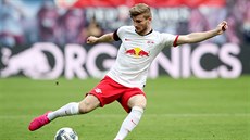Timo Werner z Lipska se snaí ohrozit bránu Herthy Berlín.