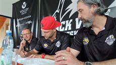 Sportovní mana�er Black Volley Beskydy Marek Tomá� (vpravo) a kapitán mu�stva...