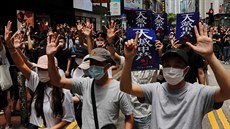Policie v Hongkongu rozháněla demonstraci proti zákonu o národní bezpečnosti...