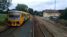 Ve stanici T�eme�n� pod P�imdou se sp�n� vlak GWTR k�i�uje se spojem �esk�ch...