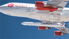 Raketa LauncherOne spolenosti Virgin Orbit opoutí letadlo.