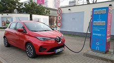 Experiment jsme podnikli s novým Renault Zoe R135 s 52 kWh akumulátorem a 100 kW / 245 Nm elektromotorem.