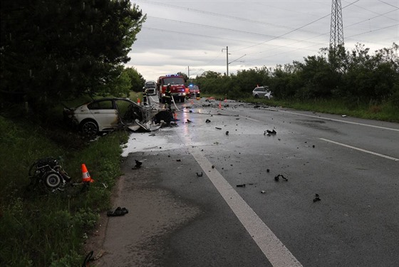 Při tragické dopravní nehodě dvou aut na silnici mezi Černožicemi a Jaroměří...