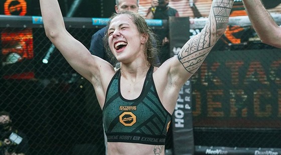 18letá amatérská MMA zápasnice Tereza Bledá porazila na turnaji Oktagon...