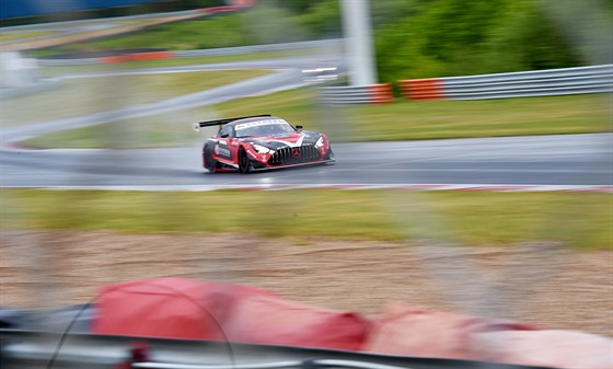 V erno-erveném Mercedesu Benz AMG GT3 bude závodit roudnická Buggyra v...