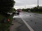 Pi tragické dopravní nehod dvou aut na silnici mezi ernoicemi a Jaromí...
