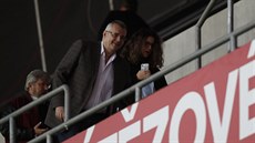 éf fotbalové Slavie Jaroslav Tvrdík pichází na tribunu.