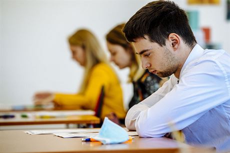 Testem z anglického jazyka zaaly maturitní zkouky na Integrované stední...