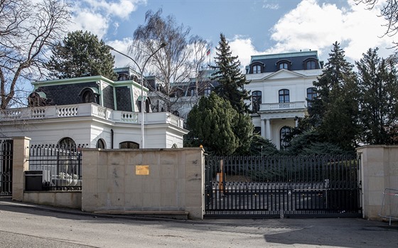 Z ruské ambasády v Praze bylo vyhoštěno 18 pracovníků.