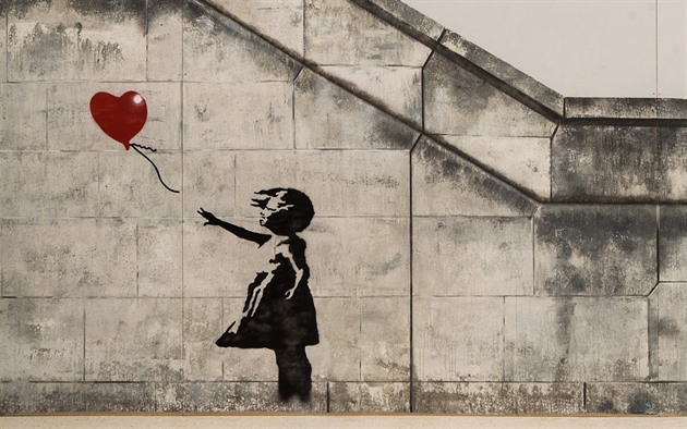 Banksy nabádá ke krádežím, značka Guess prý nemá na jeho umění nárok