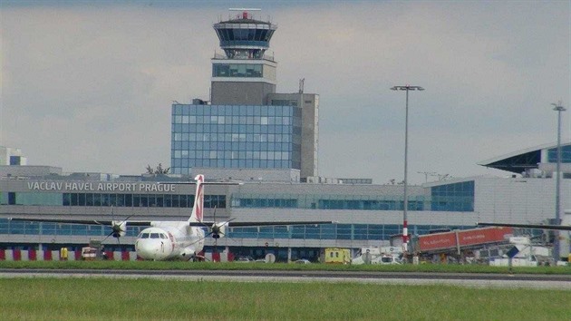 Nová dráha na pražském letišti slibuje omezení hluku, obce v okolí to vítají