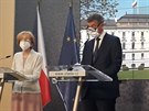 Premiér Andrej Babi a vládní zmocnnkyn pro lidská práva Helena Váková pi...